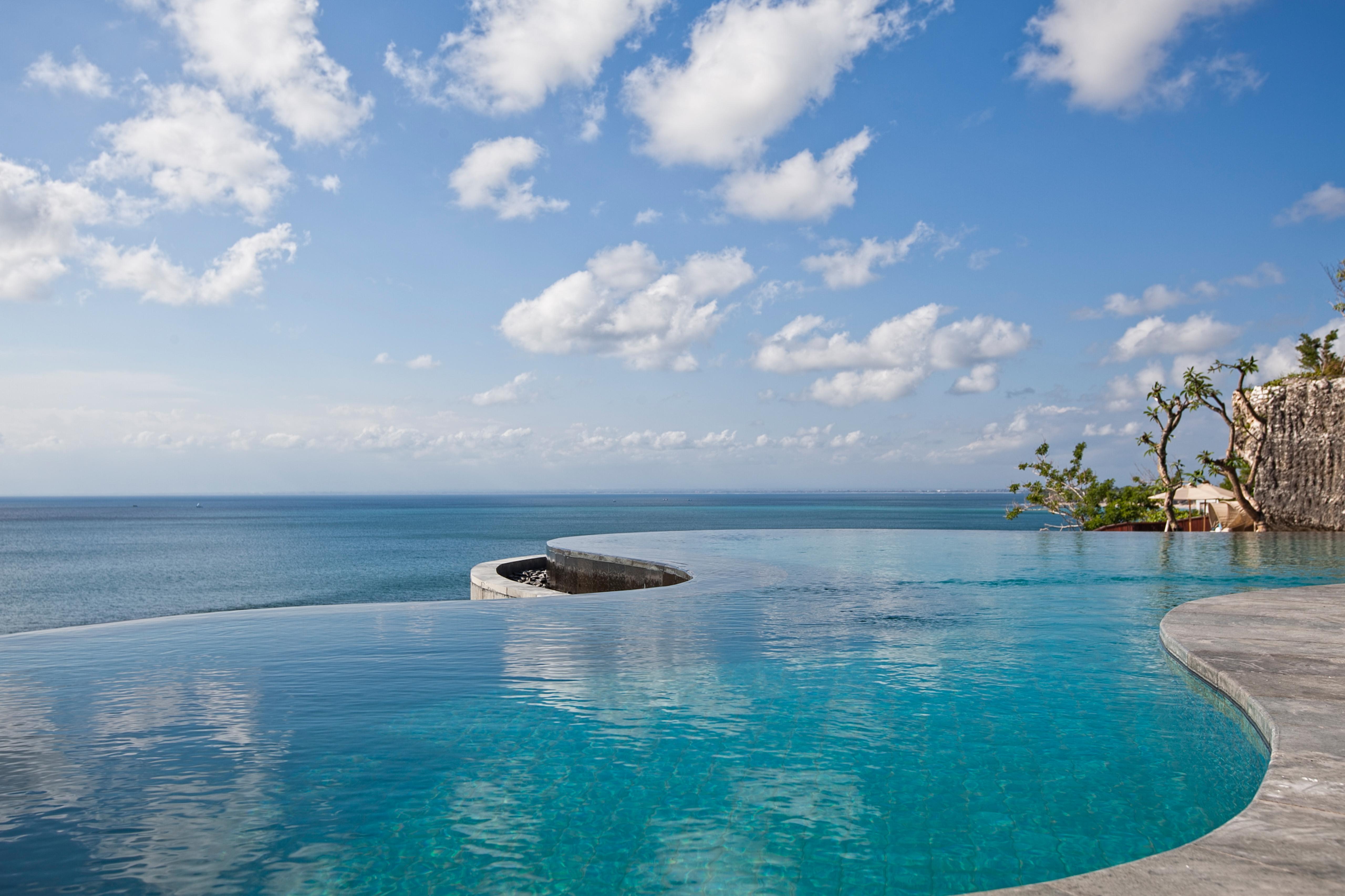 巴厘岛乌鲁瓦图安纳塔拉度假酒店 外观 照片 Infinity pool at Alila Villas Uluwatu, Bali, Indonesia