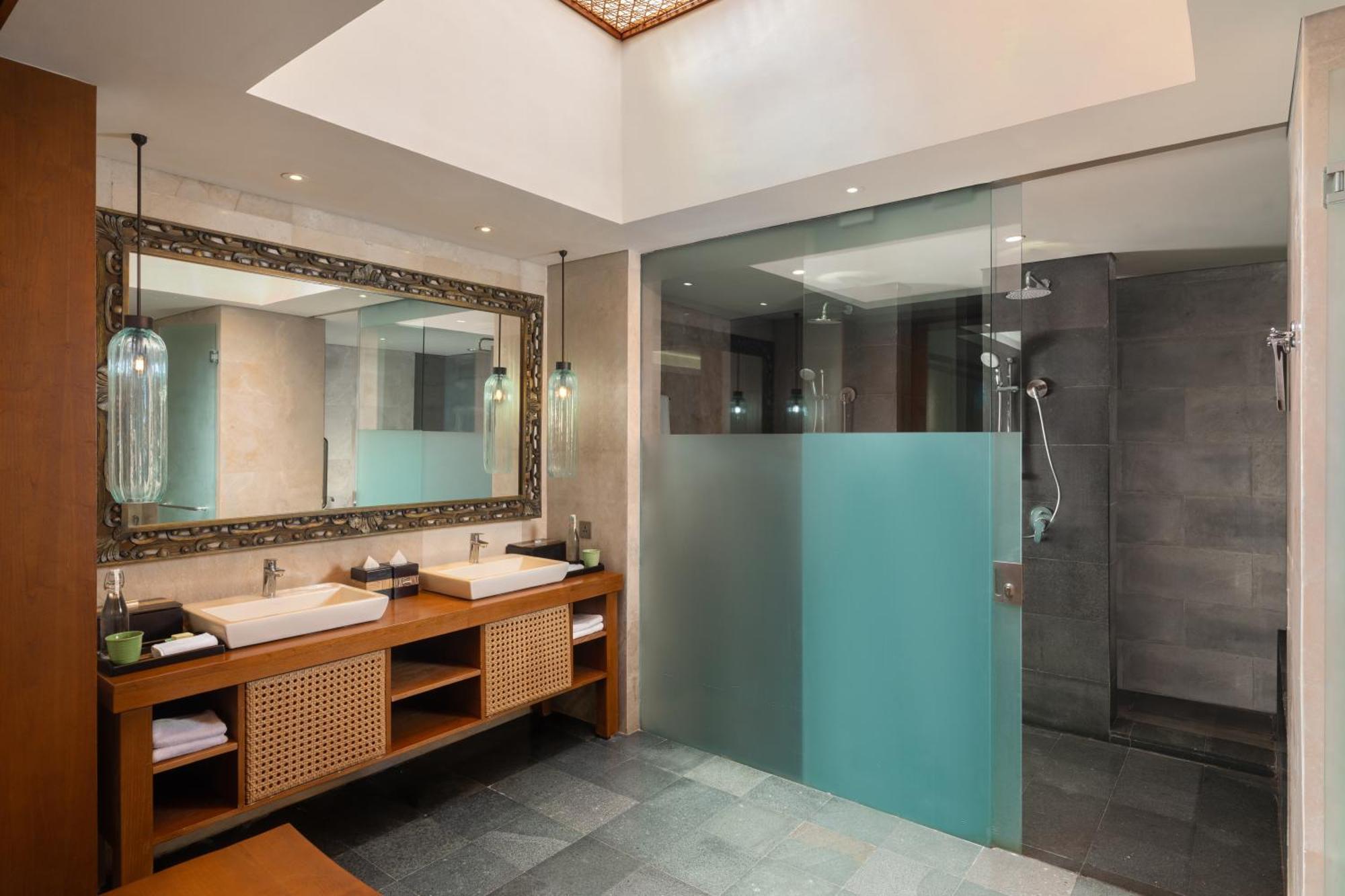 巴厘岛乌鲁瓦图安纳塔拉度假酒店 外观 照片 A bathroom with a shower enclosure